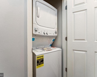 7203 Silver Thorn Way - Photo Thumbnail 17