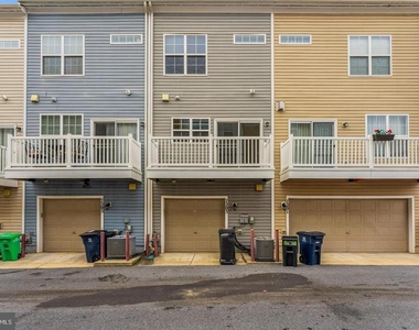 7203 Silver Thorn Way - Photo Thumbnail 23