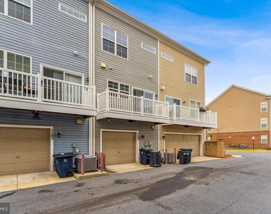 7203 Silver Thorn Way - Photo Thumbnail 24
