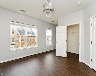 7203 Silver Thorn Way - Photo Thumbnail 19