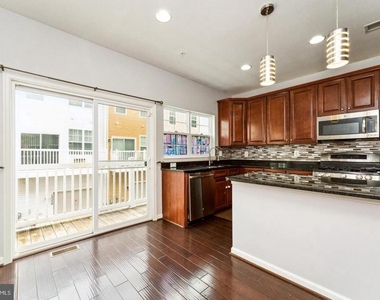 7203 Silver Thorn Way - Photo Thumbnail 7