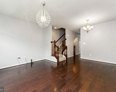 7203 Silver Thorn Way - Photo Thumbnail 14