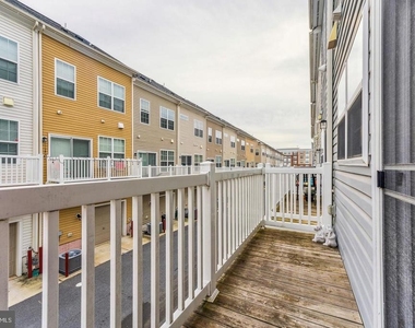 7203 Silver Thorn Way - Photo Thumbnail 22