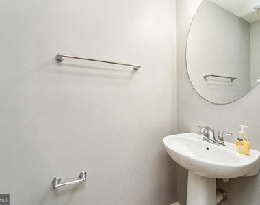 7203 Silver Thorn Way - Photo Thumbnail 6