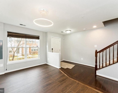 7203 Silver Thorn Way - Photo Thumbnail 5