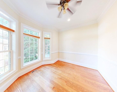 6403 Earlham Drive - Photo Thumbnail 5