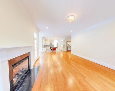 6403 Earlham Drive - Photo Thumbnail 8