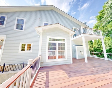 6403 Earlham Drive - Photo Thumbnail 9