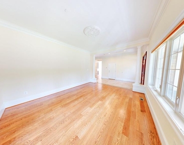 6403 Earlham Drive - Photo Thumbnail 2
