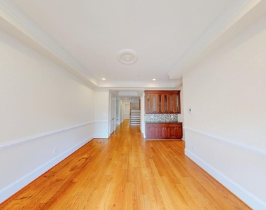 6403 Earlham Drive - Photo Thumbnail 7