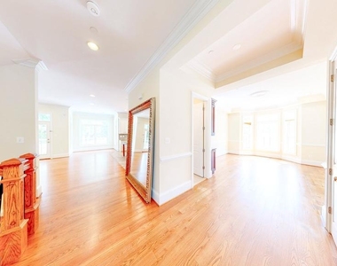 6403 Earlham Drive - Photo Thumbnail 4