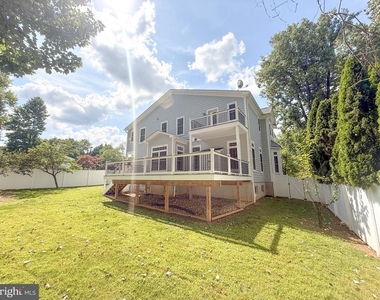6403 Earlham Drive - Photo Thumbnail 45