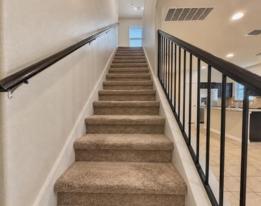1001 Zodiac Ln - Photo Thumbnail 16