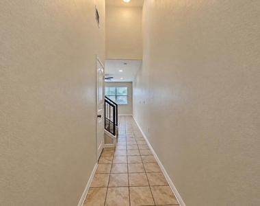1001 Zodiac Ln - Photo Thumbnail 4