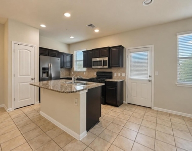 1001 Zodiac Ln - Photo Thumbnail 10