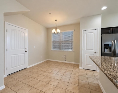 1001 Zodiac Ln - Photo Thumbnail 13