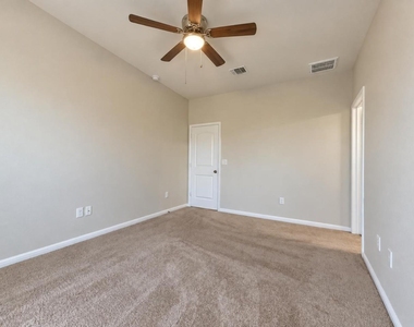 1001 Zodiac Ln - Photo Thumbnail 31
