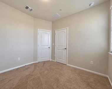 1001 Zodiac Ln - Photo Thumbnail 24