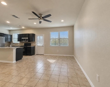 1001 Zodiac Ln - Photo Thumbnail 14