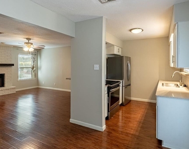 832 Banister Ln - Photo Thumbnail 10
