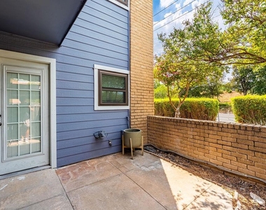 832 Banister Ln - Photo Thumbnail 4