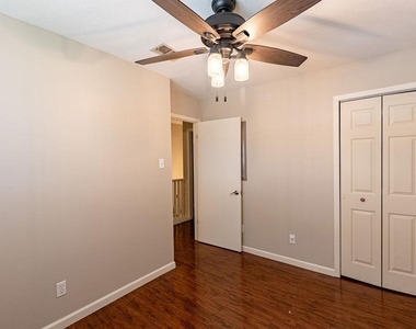 832 Banister Ln - Photo Thumbnail 17