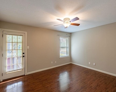 832 Banister Ln - Photo Thumbnail 14