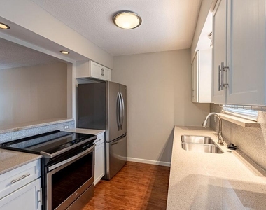 832 Banister Ln - Photo Thumbnail 11