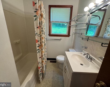 8905 Frederick Road - Photo Thumbnail 12