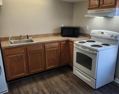 907 Warren Street - Photo Thumbnail 5