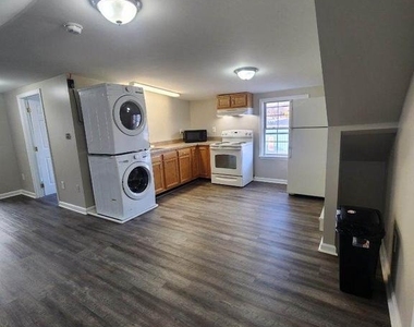 907 Warren Street - Photo Thumbnail 7