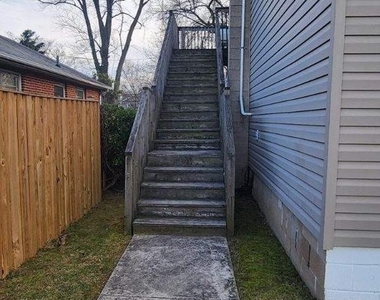907 Warren Street - Photo Thumbnail 2