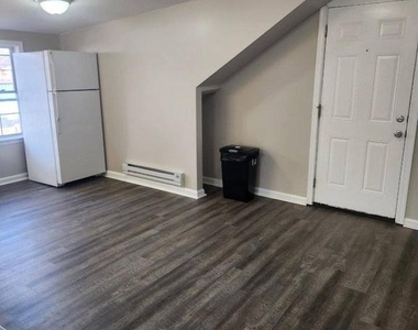 907 Warren Street - Photo Thumbnail 6