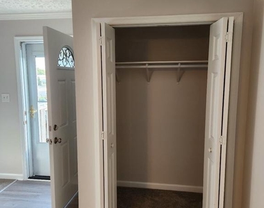 1325 S Philadelphia Boulevard - Photo Thumbnail 5