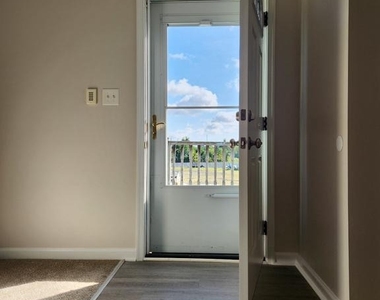 1325 S Philadelphia Boulevard - Photo Thumbnail 2