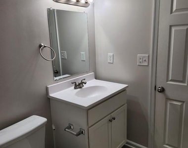 1325 S Philadelphia Boulevard - Photo Thumbnail 16