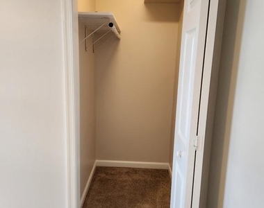 1325 S Philadelphia Boulevard - Photo Thumbnail 14