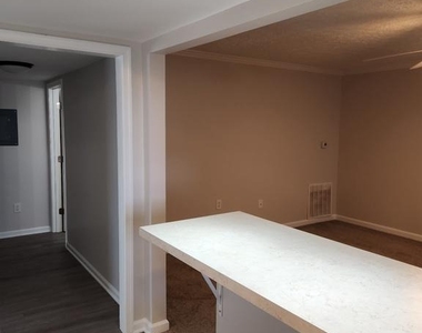 1325 S Philadelphia Boulevard - Photo Thumbnail 7