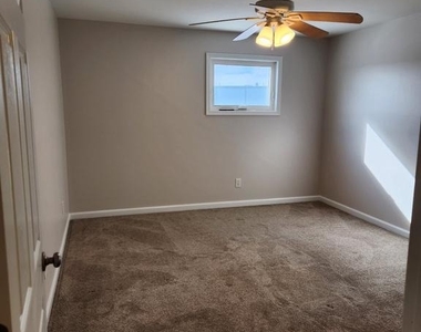 1325 S Philadelphia Boulevard - Photo Thumbnail 12