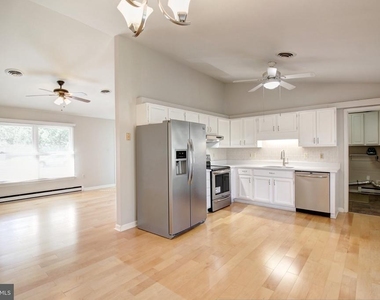 430 Banksia Drive - Photo Thumbnail 2