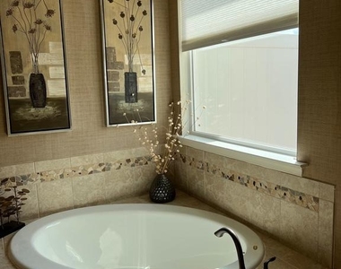 401 N Seaway Ct - Photo Thumbnail 19