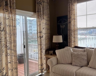 401 N Seaway Ct - Photo Thumbnail 1