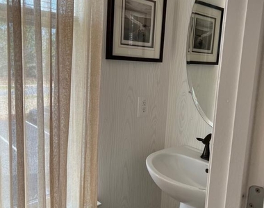 401 N Seaway Ct - Photo Thumbnail 13