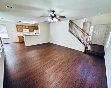 11513 James B Connolly Ln - Photo Thumbnail 3