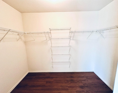 11513 James B Connolly Ln - Photo Thumbnail 32