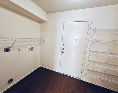 11513 James B Connolly Ln - Photo Thumbnail 17