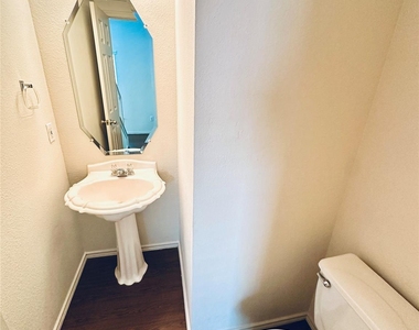 11513 James B Connolly Ln - Photo Thumbnail 10