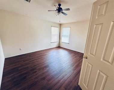11513 James B Connolly Ln - Photo Thumbnail 25