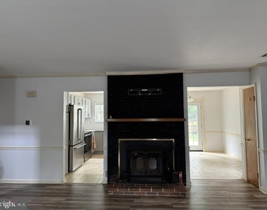 3059 Huntington Circle - Photo Thumbnail 3
