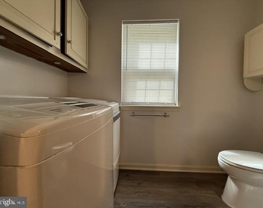 3059 Huntington Circle - Photo Thumbnail 9